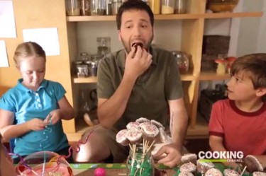 The Ultimate Kids Table, and a Lesson in Cupcake Consumption