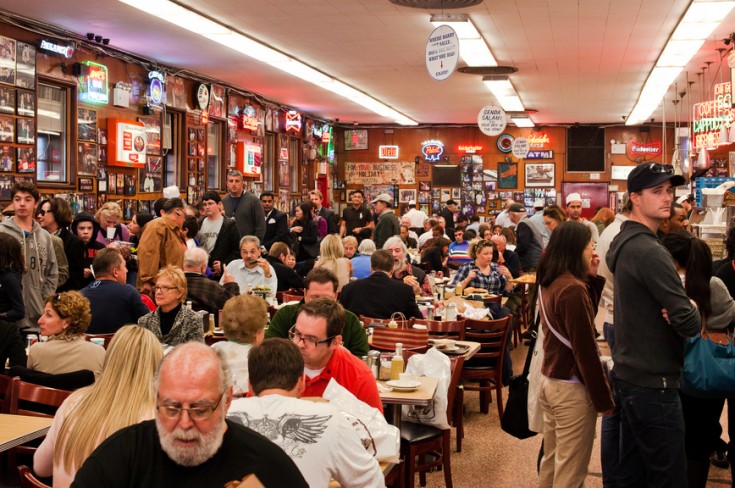 Is It OK To Save Seats In A Crowded Restaurant?